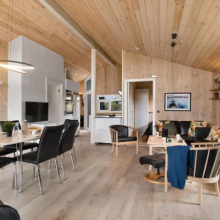 Gorgeous In Hadsund With Kitchen Holiday home Norre Hurup