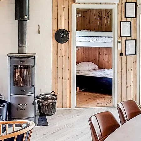 Four-bedroom In Tatil Evi Hadsund